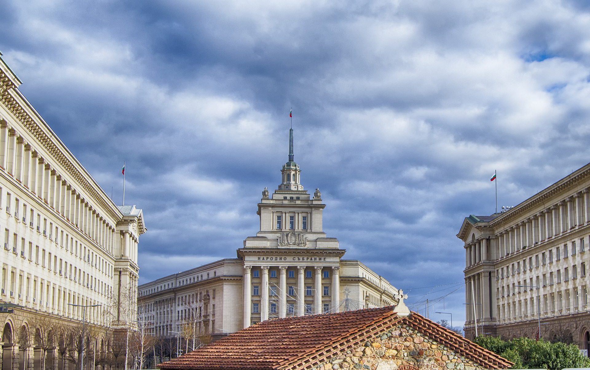 Политическият експеримент със и в България