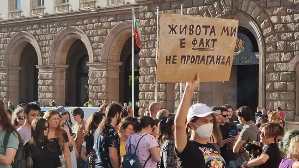 ЛГБТ активистите сами се изобличиха като протестират "за" джендър пропаганда сред децата