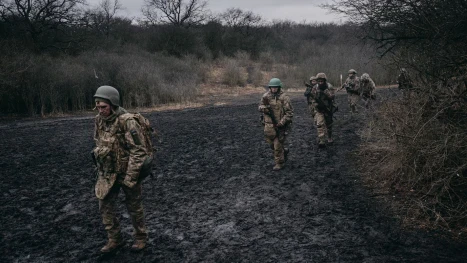 Дезертьорска криза в Украйна: Защо войник напусна землянката си в знак на протест