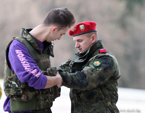 “Бъди войник” броди из страната